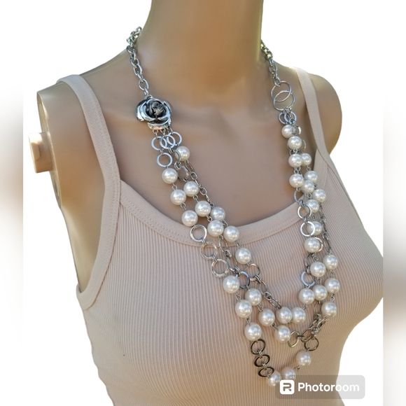 VINTAGE SILVERTONE & FAUX PEARL LAYERED CHAIN NECKLACE - Picture 3 of 6